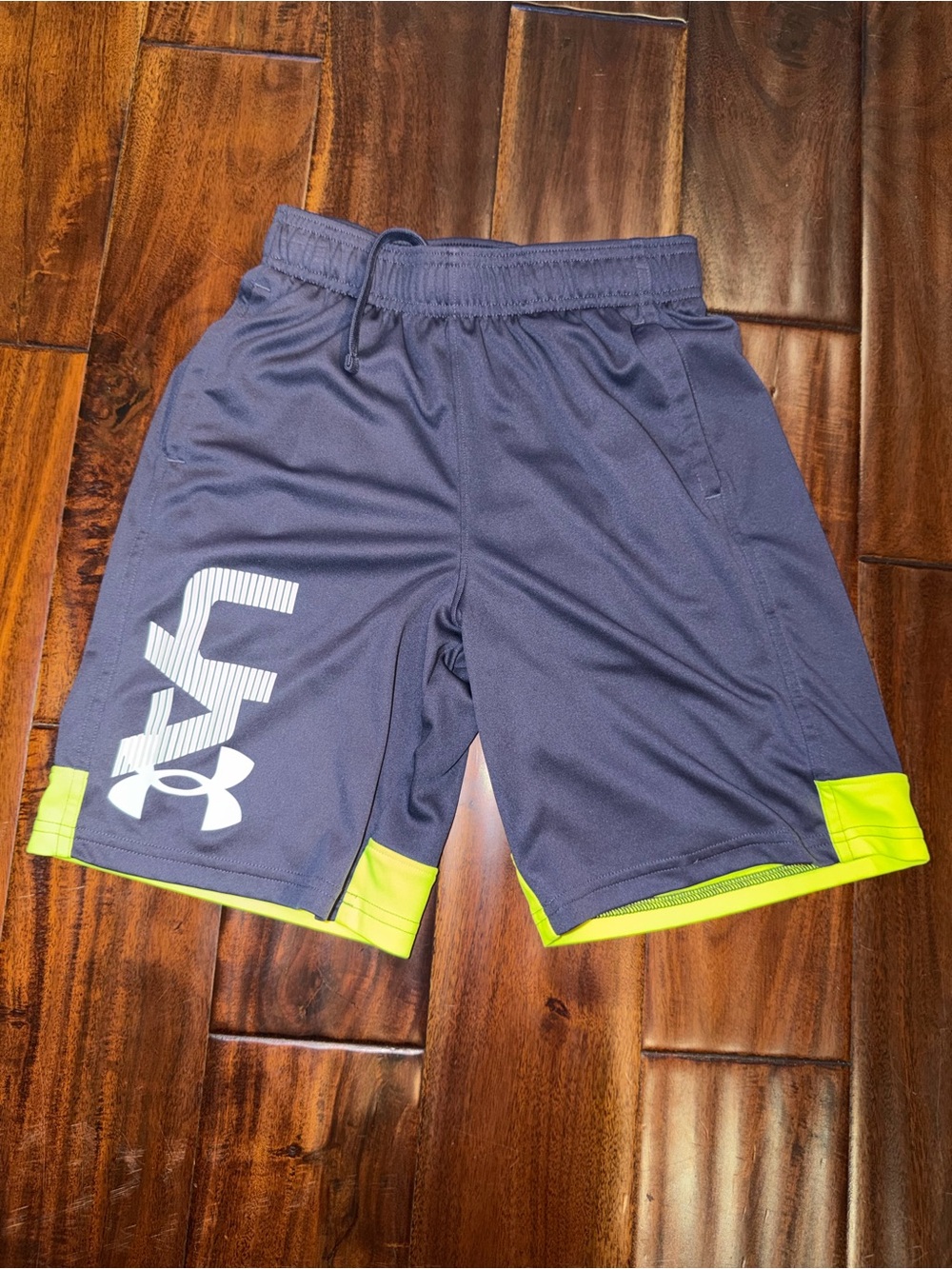 UA athletic shorts - youth M